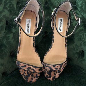 Steve Madden Embroidered Heel Shoe